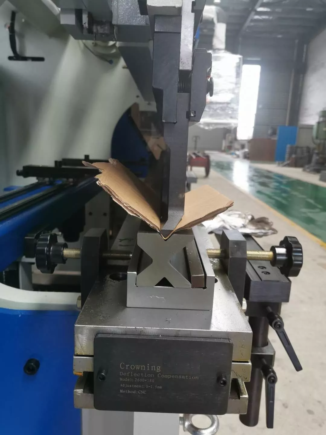 Гидравлический листогибочный пресс ES 32170 с ЧПУ CTouсh 15