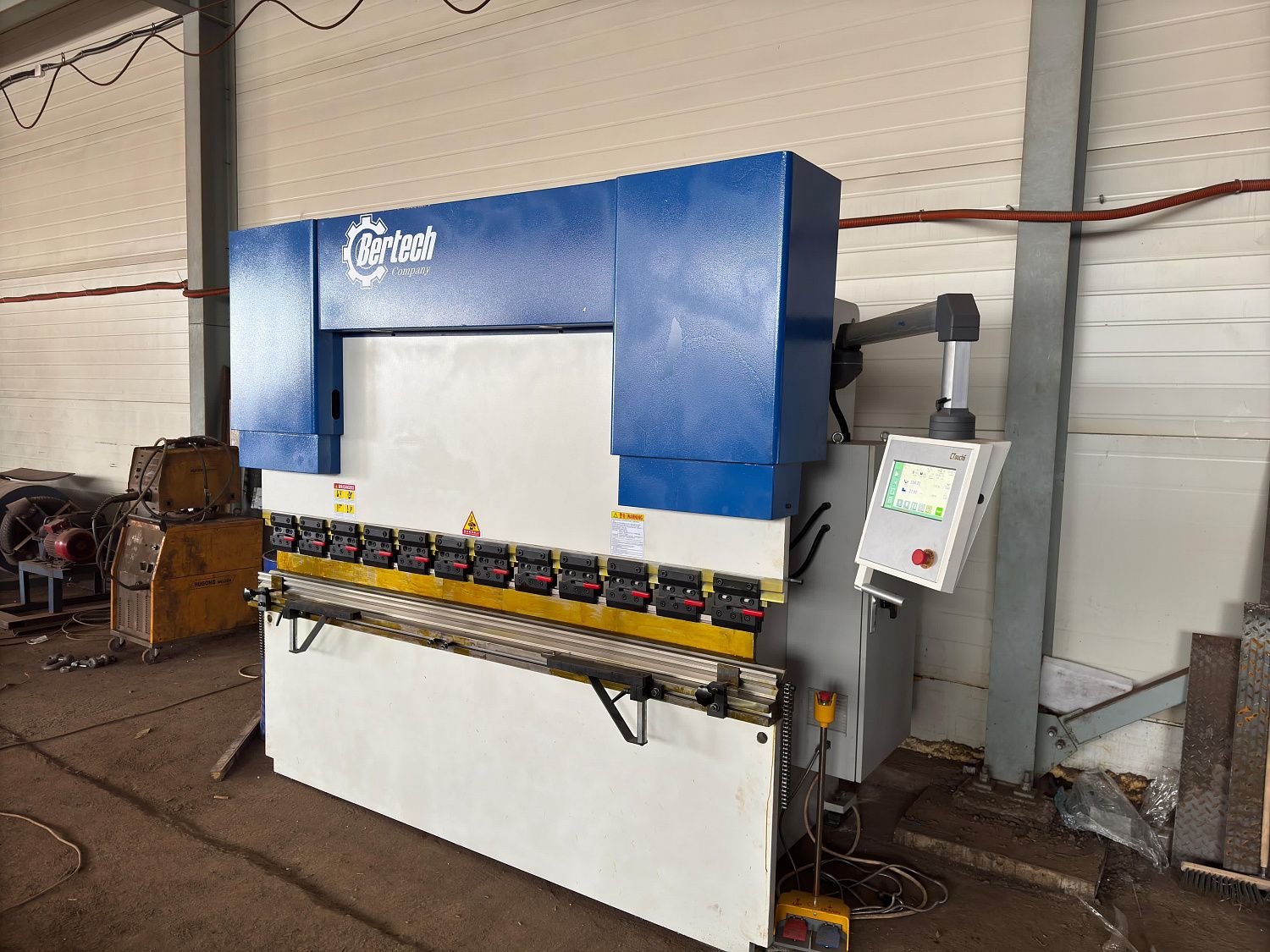 Гидравлический листогибочный пресс SHPB 2563 с ЧПУ CTouch 6 Электросталь