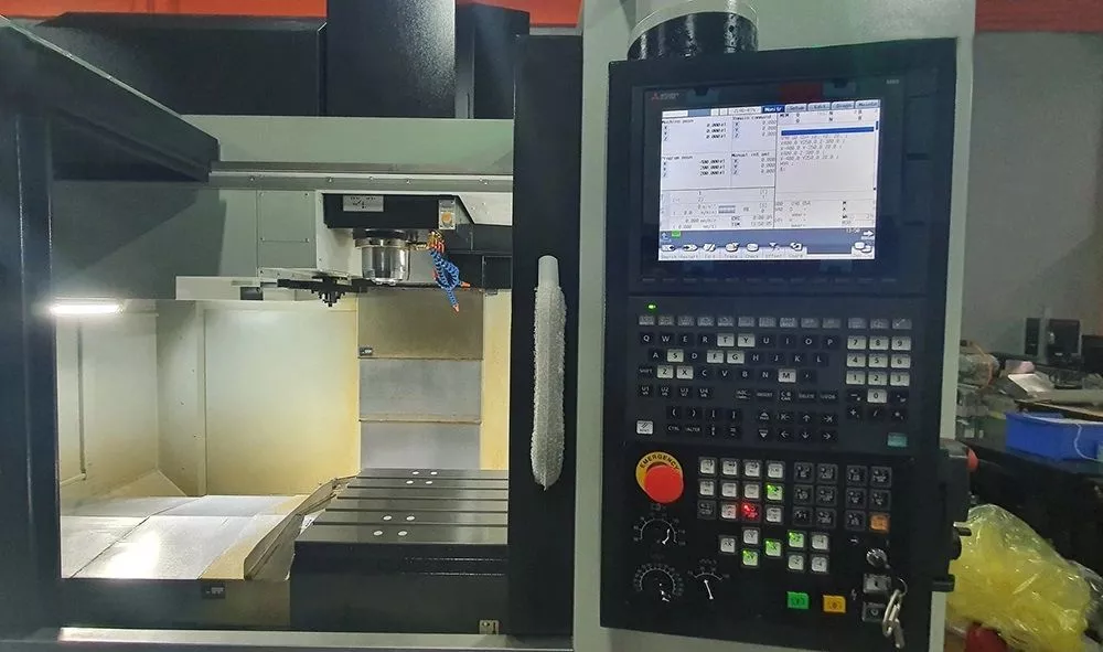 Вертикально-фрезерный обрабатывающий центр HISION VMC850II
