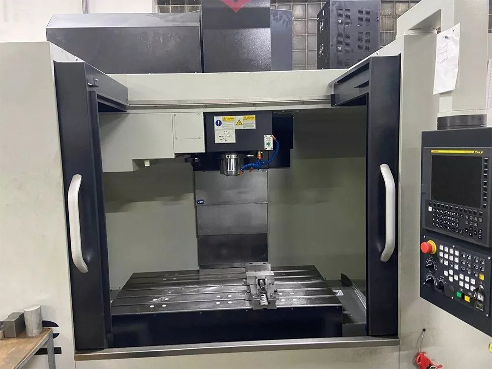 Вертикально-фрезерный обрабатывающий центр HISION VMC1000II