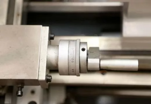 Настольный токарно-винторезный станок Metal Master MasterTurn 2050G