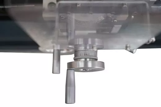 Настольный токарно-винторезный станок Metal Master MML 2140VE с проходным отверстием шпинделя 38мм